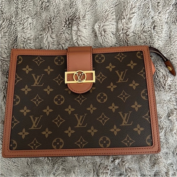 LOUIS VUITTON Monogram Pochette Dauphine Toiletry Pouch - Picture 2 of 16